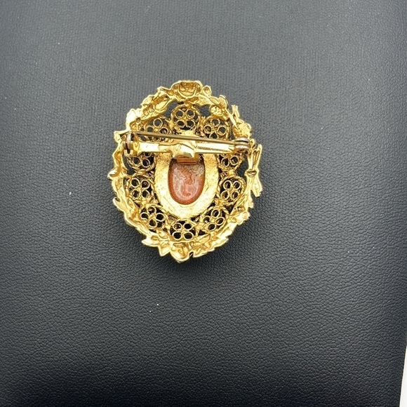 Vintage gold tone earth tone swirl center delicate filigree domed brooch pearls - Picture 9 of 14